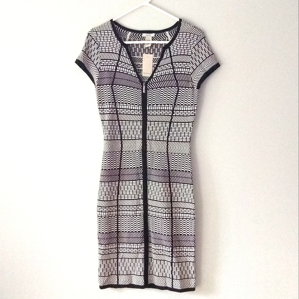 NEW Cache Cap Sleeve V-Neck Zip Front Sheath Dress Black & White Print Medium